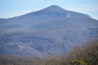 Beautiful Hendersonville Cabin With Mtn Views!
