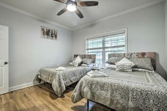 Rustic Pinehurst House With Fire Pit And Deck!