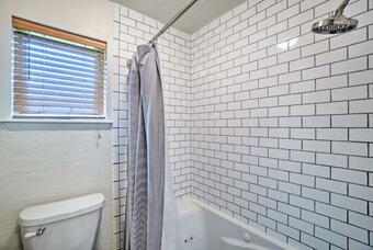 Airy Secluded Country Home Near Medicine Park