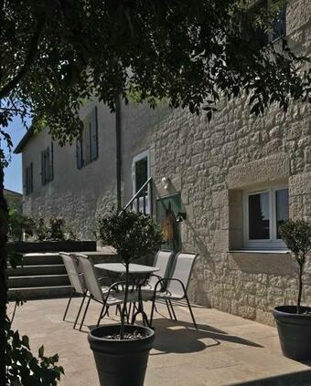 Hostal Le Domaine Des Terres Blanches
