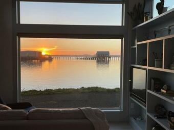 Tillamook Bayfront Cottage - Amazing Views - Garibaldi