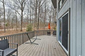 Relaxing Poconos Cabin For Outdoorsy Families!