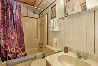 Masthope Mountain Resort Home With Deck, Pool Access!