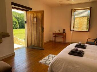 Villa Picturesque Renovated Farmhouse With Pool