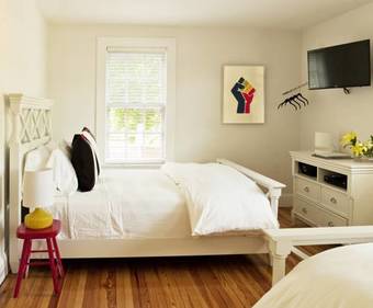 Bed & Breakfast Seven - Shelter Island Guest House