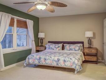 Villa Cheerful 3 Bedroom 2.5 Bath. 1 King Bed 2 Queens