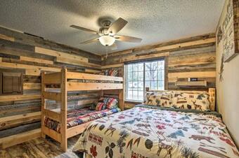 Lakeside Cabin With Fire Pit By Pine Point Park