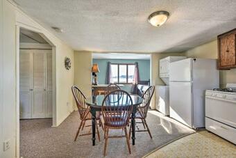 Quaint 1-bedroom House On South Center Lake!