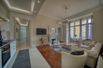 Prestige Designer Apartment, Super Central