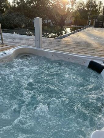 Villa Piscine Miroir Jacuzzi