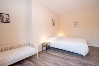 Grande Surface 252m2 Jusqu'� 15 Personnes Avec Terrasse - Barbecue , Baby Foot Et Parking Gratuit - Malo Leone