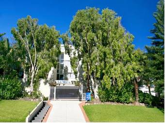 Aparthotel La Mer Beachfront Apartments