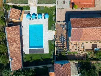 Poolincluded Villa Kadulja