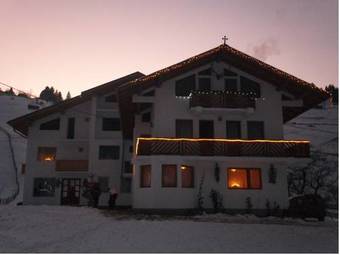 Hostal Pensiunea Padurea Verde