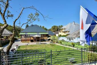 Hostal Pensiunea Ravhouse