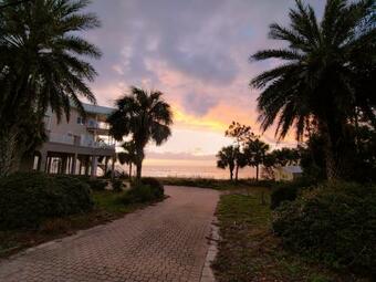 Villa Paradise By The Sea