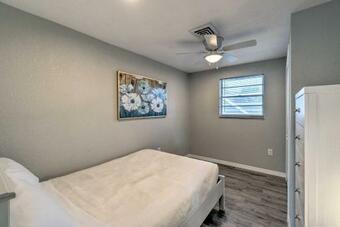 Bayfront Paradise With Pool, Lanai And Balcony!