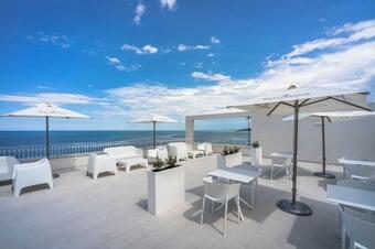 Supporter Deluxe Hotel