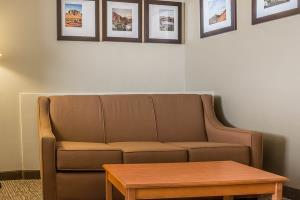 Hotel Comfort Inn And Suites Surprise