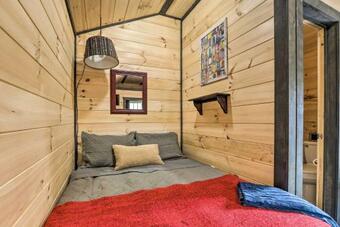 Charming Tiny Cabin With Fire Pit And Mtn Views!