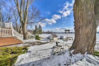 Homey Lakefront Hideaway With 2 Decks And Dock!