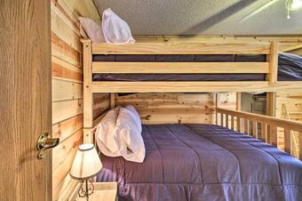 Cozy Crosby Cabin Near Serpent Lake And Main St