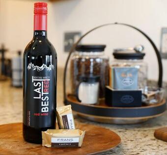 Stunning Home, Right On The Yellowstone River