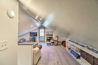 Updated Mountain-view Getaway With Private Hot Tub!