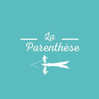 Une Mara�chine En Bord De Conche Avec Barque Sans Linge De Maison