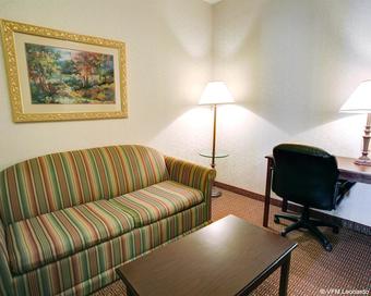 Hotel Quality Inn & Suites Near University