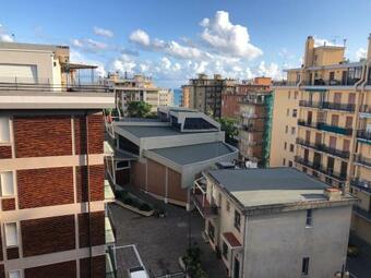 Apartamento Attico Trilocale Con Solarium A Borghetto Santo Spirito