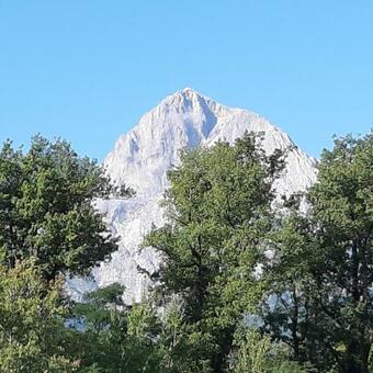 Casa Ai Piedi Del Monte Camicia