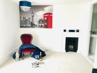 Agroturismo King Size Ensuite Bedroom With Pool, Hot Tub And Games Room Access