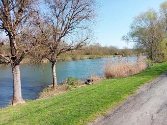 Maison D'une Chambre Avec Vue Sur Le Lac Terrasse Amenagee Et Wifi A Taugon