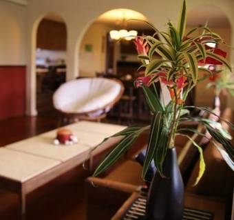 Hostal Shaka Shak Garden Inn