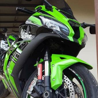 Hostal Monique's Guest House & Bike Stop