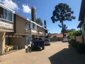 Agradável Residência Com Lareira Interna