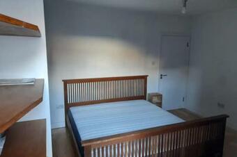 Modern 1 Bedroom Apartment In Trendy Portabello