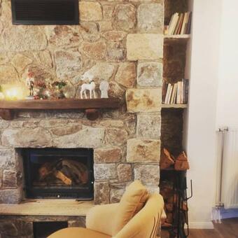 Villa E Gurit Brezovice