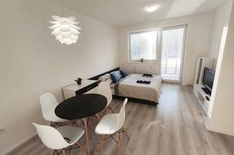 Apartamento Modern� ?t�dio S Balk�nom V Novostavbe