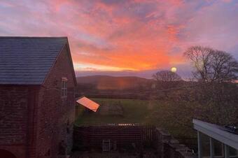 Upper Heath Farm - Stable Cottage