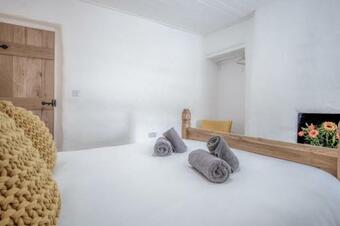 Brook Cottage - 2 Bedroom Cottage - Dale