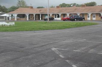 Pinnell Motor Inn Motel