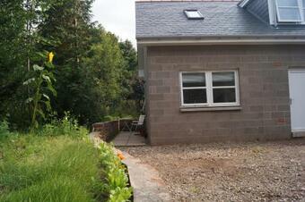 Self-contained Light And Bright Apartment In Kirriemuir