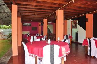 Eco Hotel Black & White - Anuradhapura