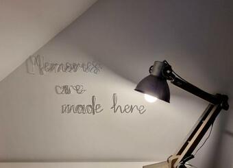 Modern And Spacious 2 Bedroom Apartment With Free Parking