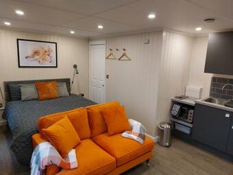 Apartamento The Den - Modern Cabin With Wood Burning Stove