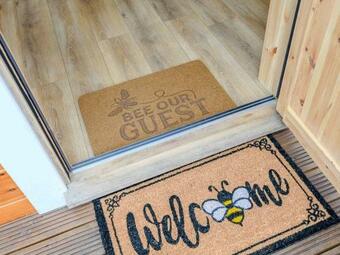 Honey Bee Retreat-uk36830