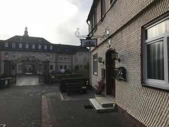 Hostal Pension Zum Mohr