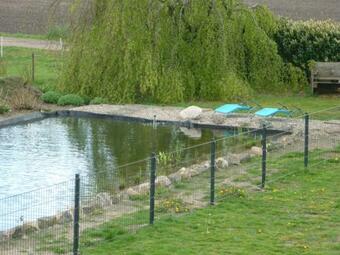 Gem�tliches Schlaffass Am Schwimmteich